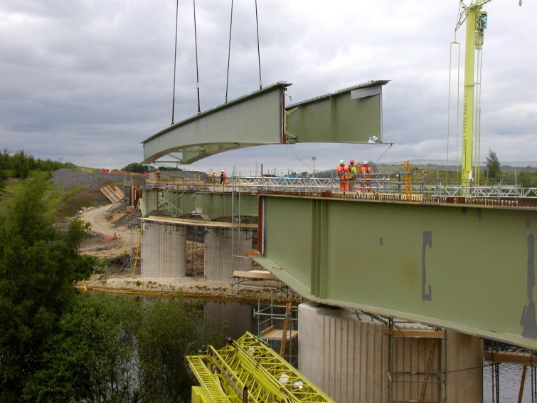 Erection of Lagentium Viaduct, A1(M) Darrington to Dishforth (Image courtesy of Mabey Bridge Ltd.)
