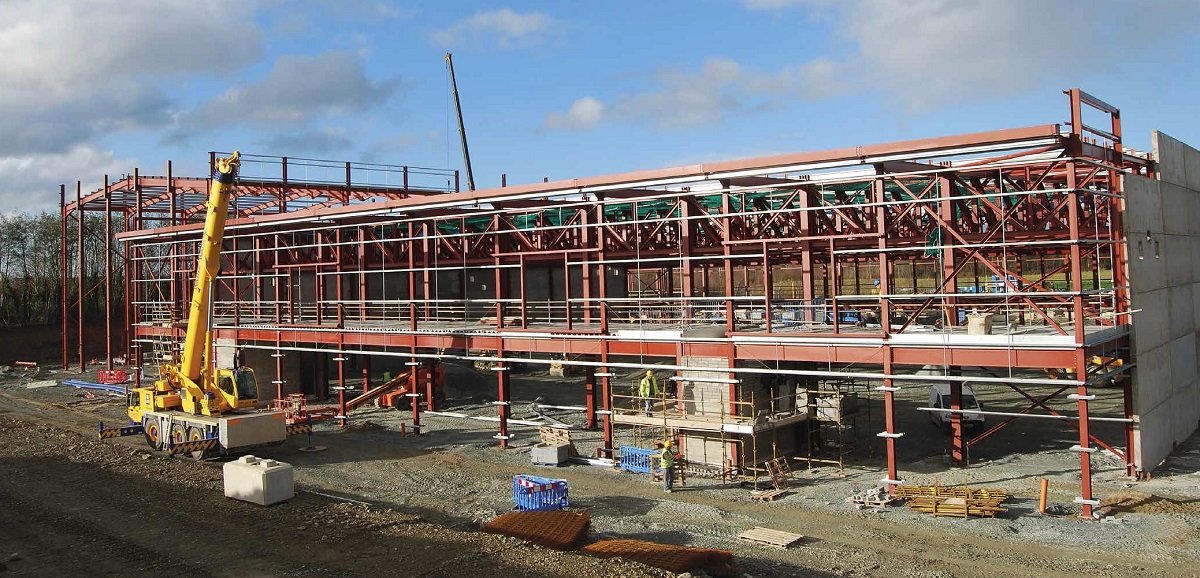 A plant mezzanine runs the entire length of the rear elevation