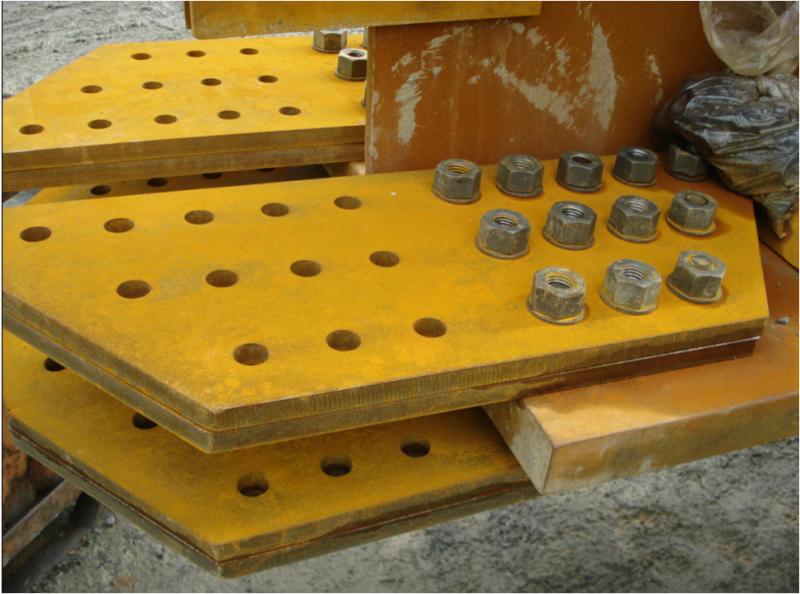 Multiple cover plate ‘plies’ at a splice to enable preloaded bolts to bed down properly&lt;br/&gt;&#39;&#39;(Image courtesy of Mabey Bridge Ltd.)&#39;&#39;