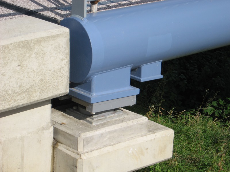 Bearing and jacking point