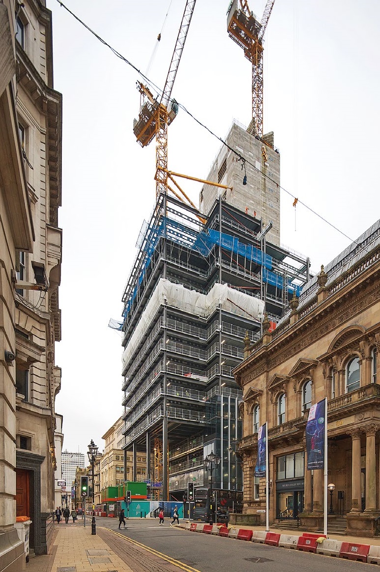 Four mega columns support the front of the building and create a four-storey winter garden