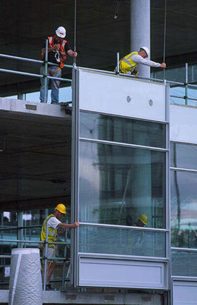 Installation of a unitised curtain walling system (Image courtesy of Arup Facades)
