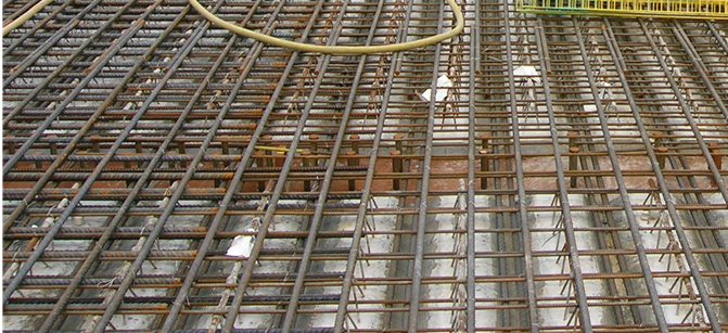 Transverse bottom mat reinforcement between studs and permanent formwork