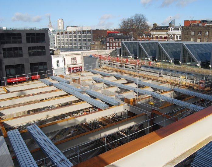 The western ticket hall’s roof and the adjacent sawtoothed Thameslink hall