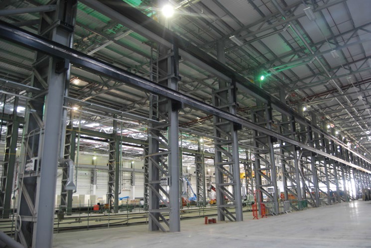 Crane beams are supported on twin lattice columns