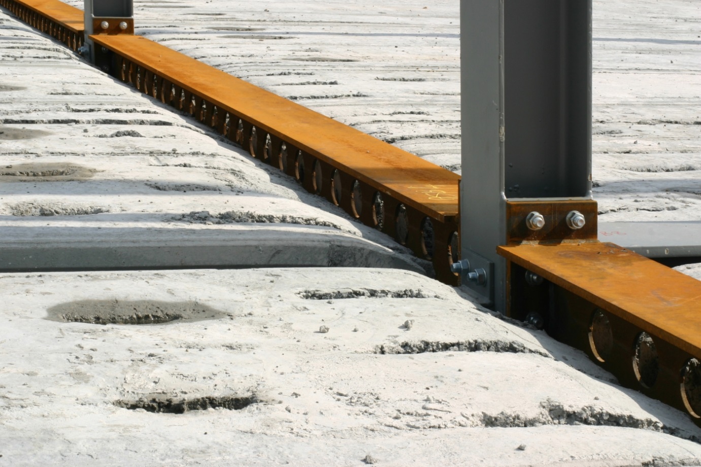 USFB with precast hollocore slabs (Image courtesy of Kloeckner Metals UK Westok)