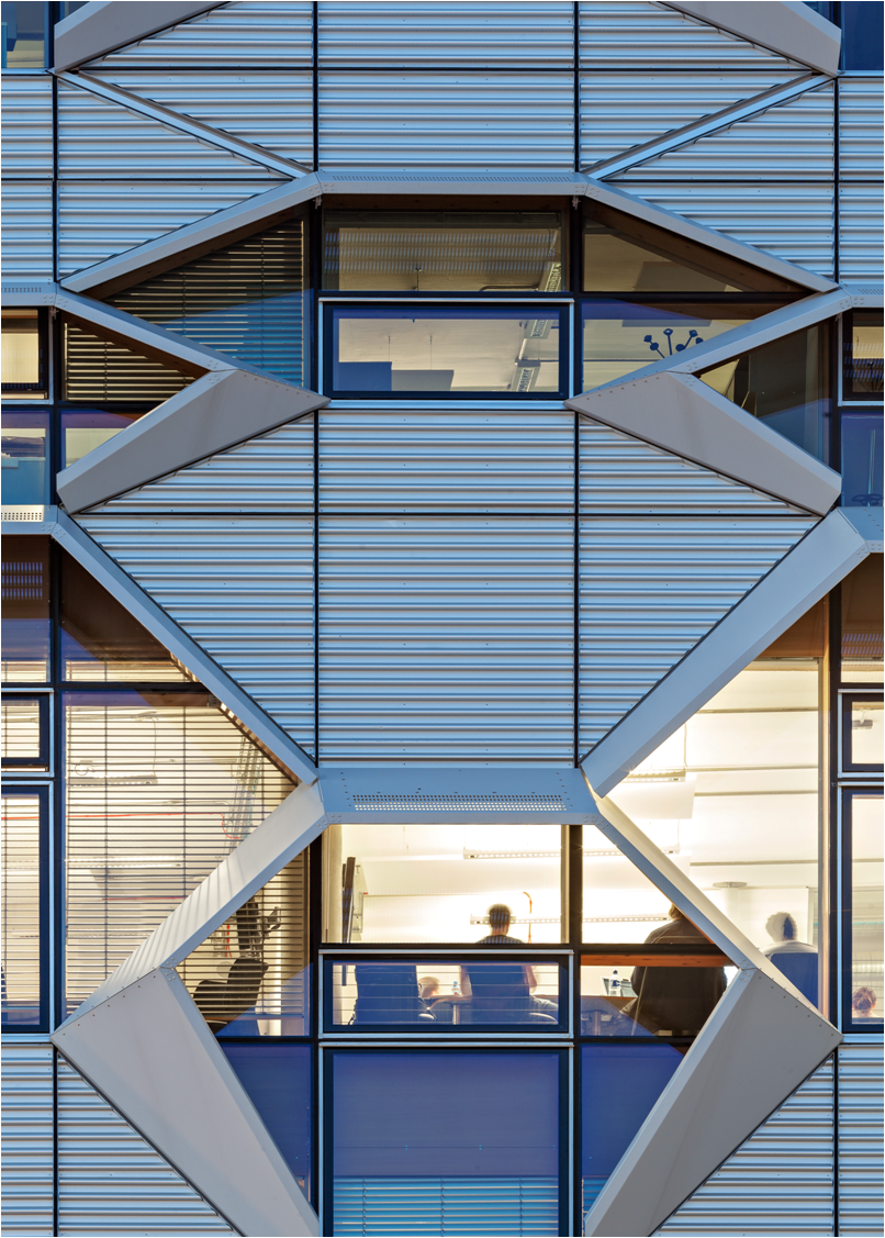 (''Images courtesy of Simon Kennedy'')