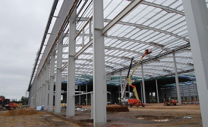 Column sizes change along the building&#39;s length as 18 different portal frames have been used
