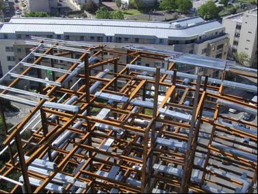 Steel framed residential building using steel decking&#39;