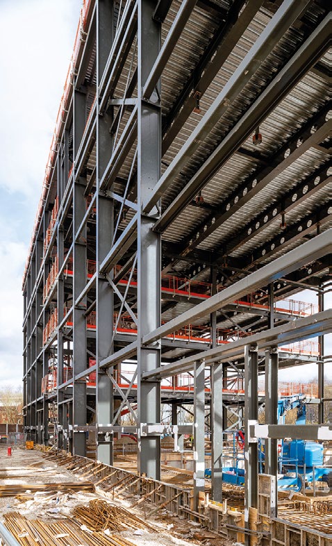 A series of 18m-high columns forms the structure