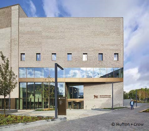 For acoustic reasons, the external envelope could not be connected to the inner frame