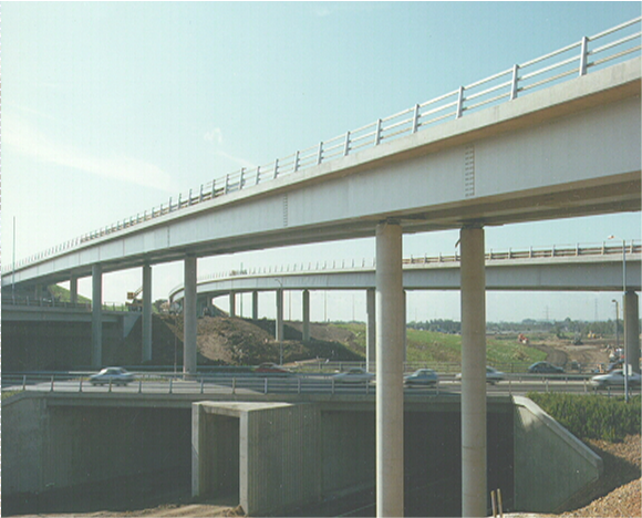 Interchange bridges using rectangular steel boxes with composite deck slab M25/M4 Junction 4B Bridges