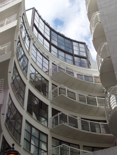 Harlequin Court , Covent Garden – Curved fa&#231;ade attached to shallow floor construction