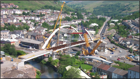 Erection of Porth Bridge using mobile cranes (Image courtesy of Mabey Bridge Ltd.)