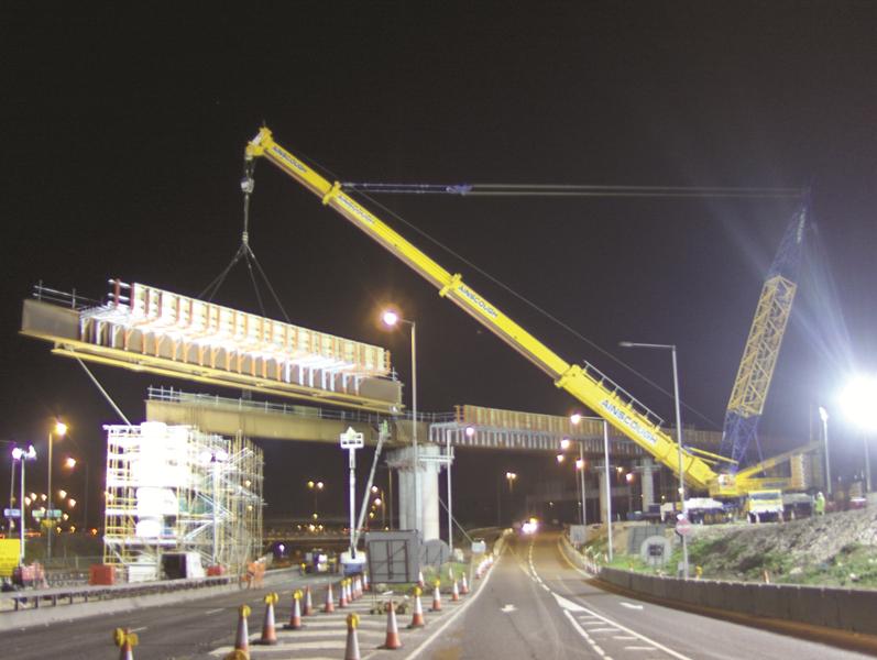 A big lift to minimise disruption (Image courtesy of Mabey Bridge Ltd.)