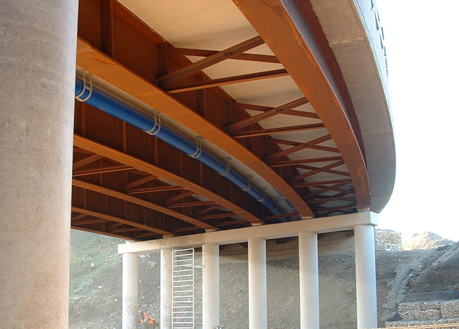 Bracing with girders curved in plan Highfield bridge, (image courtesy of Rotherham MBC)