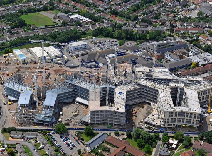 Tower cranes on a major project, Southmead Hospital, Bristol (Image courtesy of Severfield plc.)
