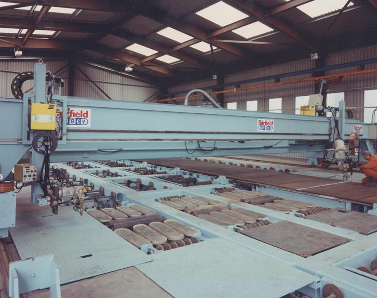 Plate turning equipment in a butting bay&lt;br&gt;
&lt;i&gt;(Image courtesy of Mabey Bridge Ltd.)&lt;/i&gt;width=400