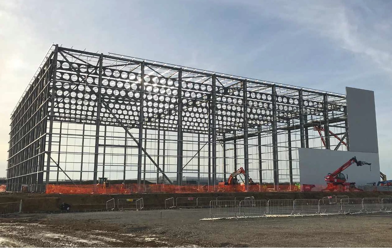 Roof bracing extends around the entire structure